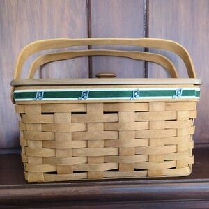Longaberger Classic Tan Basket with lid